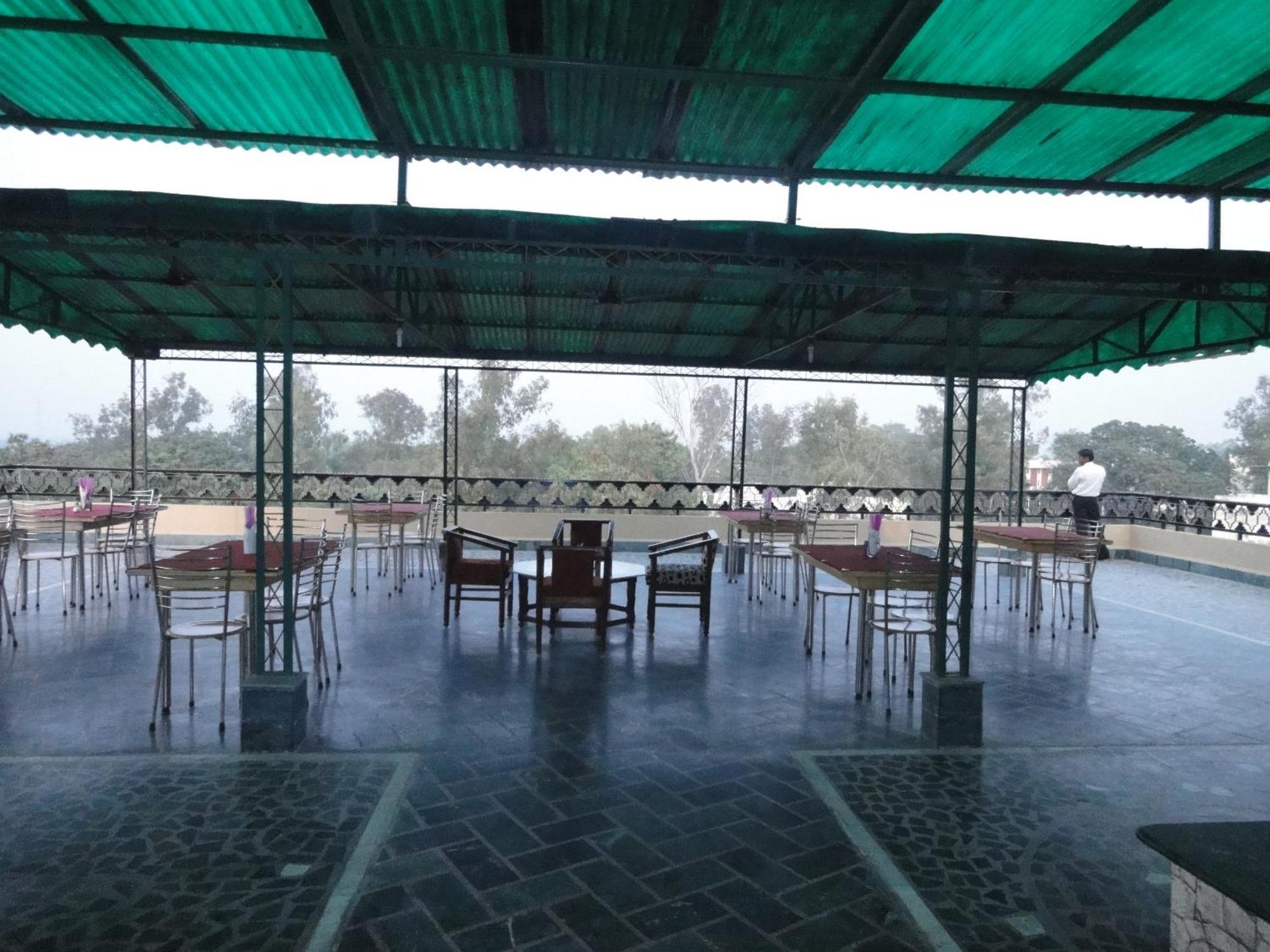 Hotel Taj Plaza, Vip Road, Agra Agra  Dış mekan fotoğraf