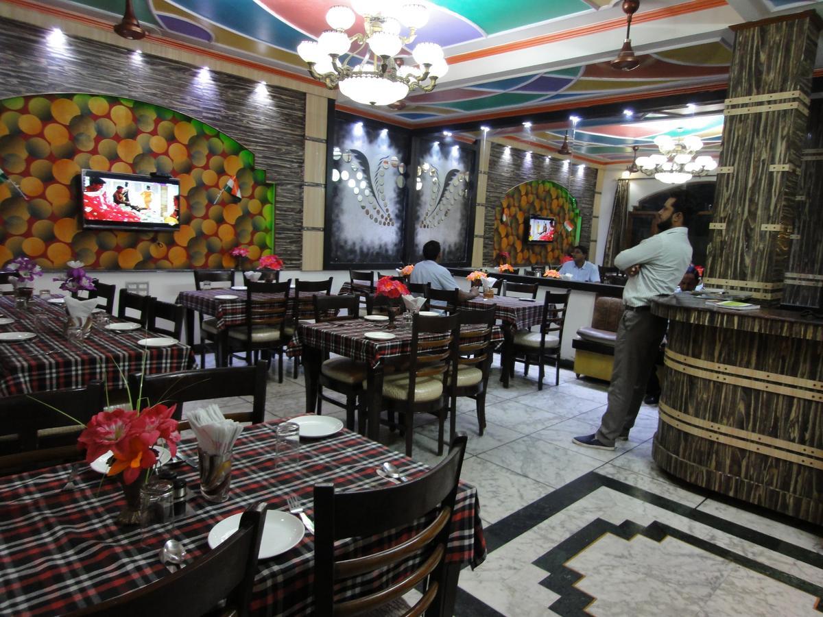 Hotel Taj Plaza, Vip Road, Agra Agra  Dış mekan fotoğraf