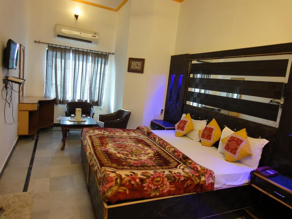 Hotel Taj Plaza, Vip Road, Agra Agra  Dış mekan fotoğraf